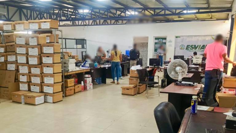 Fiscalía allana la Empresa Pública de Tránsito de Esmeraldas por presunta corrupción