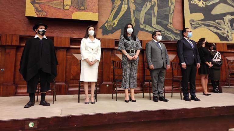 La Asamblea posesiona a los tres nuevos jueces de la Corte Constitucional