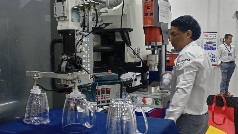 La industria plástica muestra su reconversión en feria sectorial en Guayaquil