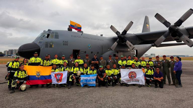 Ecuador envía 30 bomberos y cinco ingenieros para apoyar a Colombia tras el terremoto de magnitud 7,4