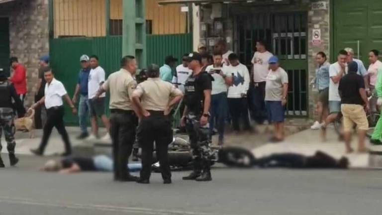 Los policías, quienes también estaban de civiles en el sitio, actuaron de inmediato con el fin de detener a los causantes del asesinato de un médico.