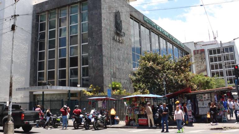 Extienden la declaratoria de emergencia en el IESS por desabastecimiento de medicinas