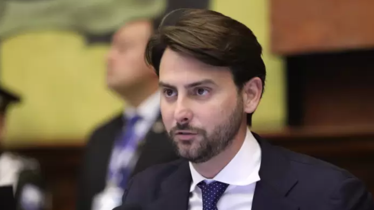 Niels Olsen presenta proyecto de ley para reducir la duración de la Ley Seca en procesos electorales