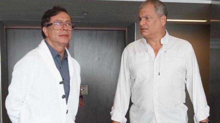 Fotografía compartida por Petro en la que se encuentra reunido con Correa.