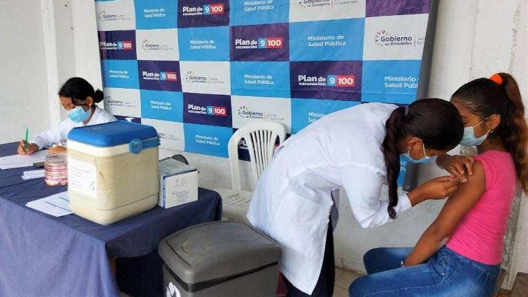Nueve cantones del Ecuador lograron el 100% de vacunación contra la COVID-19