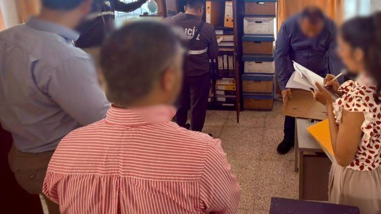 Fiscalía allanó el Municipio de Macará por presunta entrega irregular de permisos de explotación minera