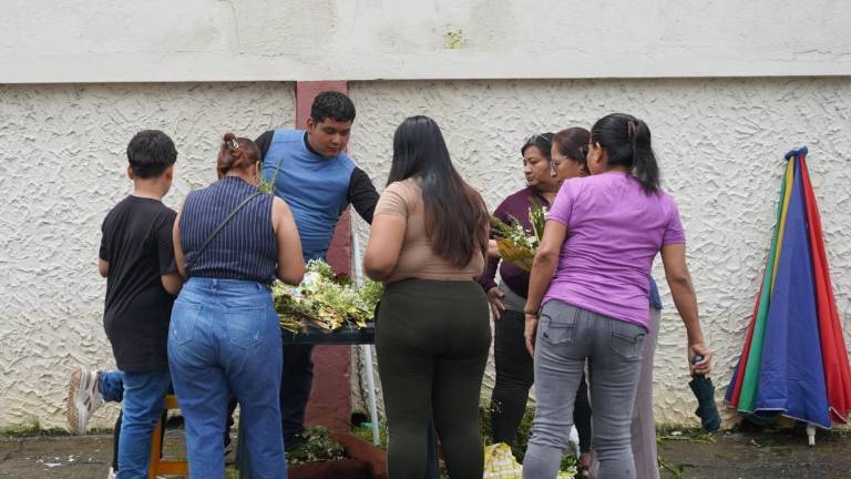 Domingo de Ramos en Ecuador: el comercio se activa afuera de los recintos electorales