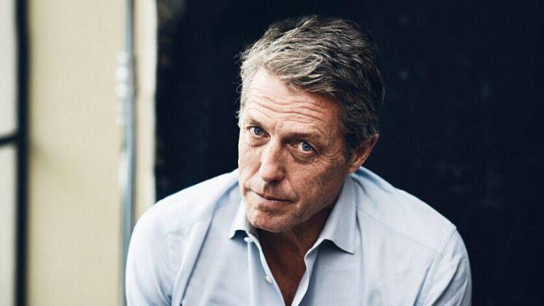 Hugh Grant se une como a la serie The Palace de HBO