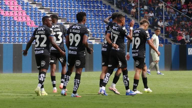 Jugadores de Independiente del Valle celebran la segunda anotación del partido frente a Orense por la fecha 7 de la LigaPro 2026.