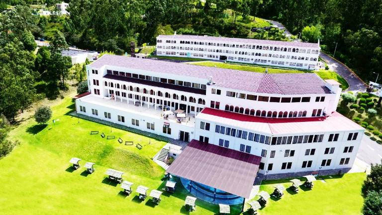 UIDE: tu impulso hacia el éxito profesional