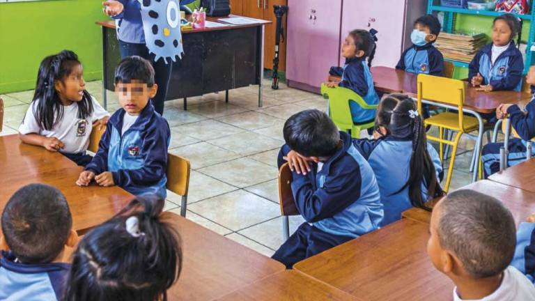 Ecuador ha identificado al menos 2.000 instituciones educativas con carencias de aprendizaje