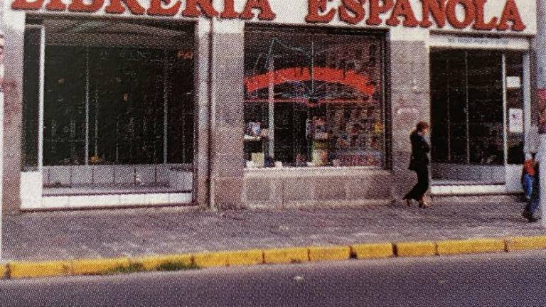 La historia de la Librería Española: Inició como un pequeño local y ahora es la más antigua del Ecuador