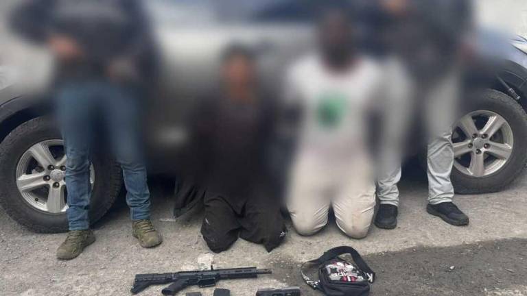 Policía libera a siete secuestrados y captura a dos integrantes de 'Las Águilas' en El Triunfo