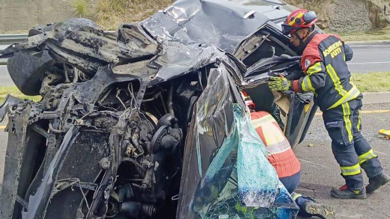 Nuevo accidente en la Ruta Viva, en Quito: dos vehículos implicados y una mujer fallecida