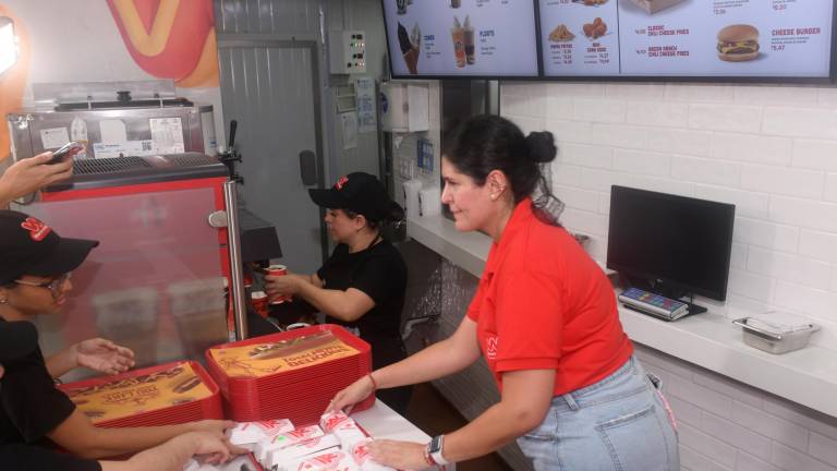 Franquicia de hot dogs estadounidense prevé tener 15 locales en el Ecuador
