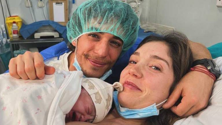 Miguel Herrán, actor de La Casa de Papel, le da la bienvenida a su primera hija