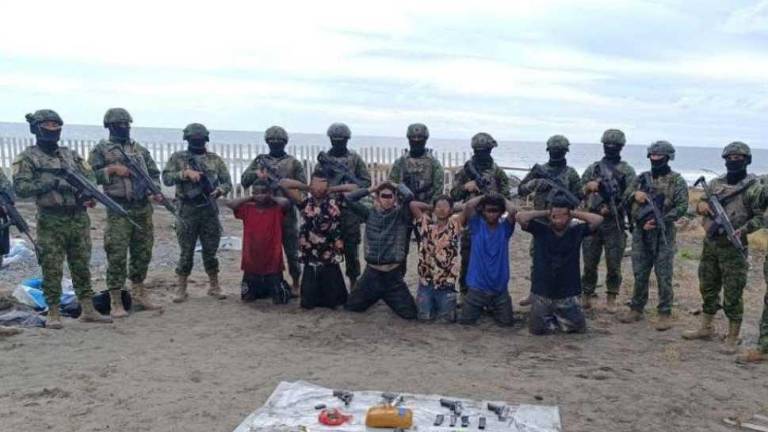 Seis integrantes de Los Choneros fueron aprehendidos en un operativo militar realizado en Pedernales.