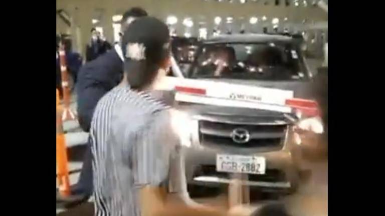 Un hombre fue sorprendido con varios impactos de bala cuando se disponía a salir del lugar.