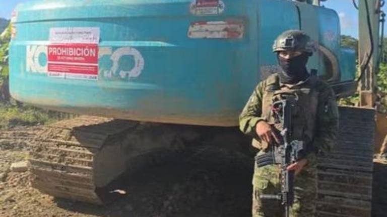 Napo: Fuerzas Armadas inhabilitan cinco excavadoras usadas en minería ilegal