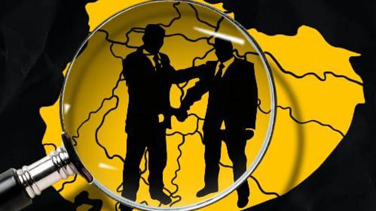 Políticos locales mantienen relaciones empresariales pese a que ocupan una función pública.