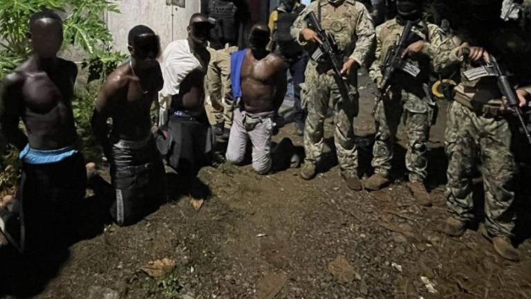 Capturan a cuatro presuntos miembros de ‘Los Chechenos’ durante operativo en Esmeraldas