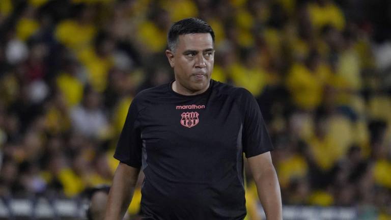 César Farías, entrenador de Barcelona SC, presente en el duelo frente a Cruzeiro por la Copa Libertadores.