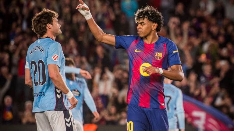 Lamine Yamal pidiendo el cambio luego de marcar el único gol del partido frente al Celta de Vigo.