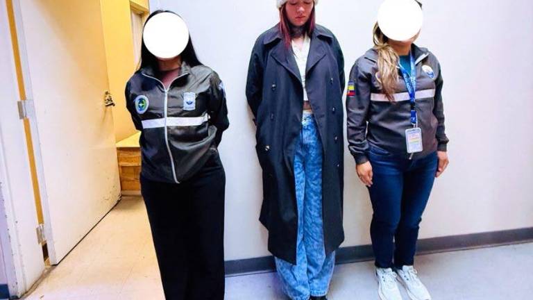 Detienen en el aeropuerto de Quito a una colombiana que pretendía viajar con medio kilo de cocaína