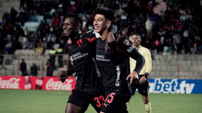 Leonel Quiñónez celebró el gol junto a Gabriel Villamil, autor del tanto en el partido de Liga de Quito ante Always Ready.