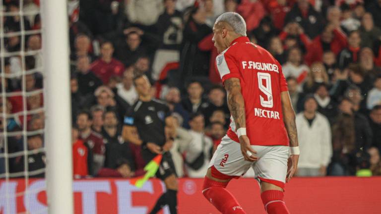 Franco Fagúndez celebrando la anotación de Independiente Santa Fe en el partido ante River Plate por Copa Sudamericana.
