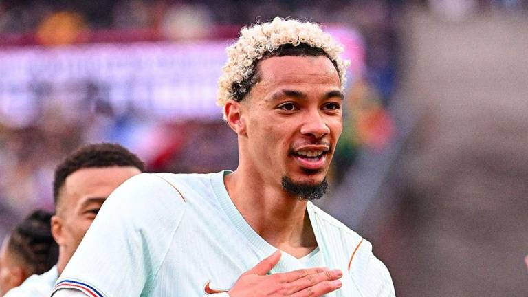 Hugo Ekitiké celebrando el gol anotado a Brasil en amistoso internacional.