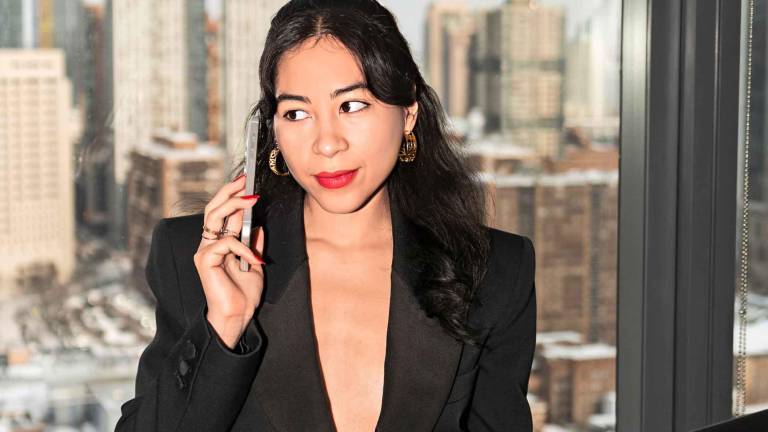 De las finanzas al lujo: La historia de Emily Chusan Yarros, la ecuatoriana que lidera el e-commerce de Bottega Veneta