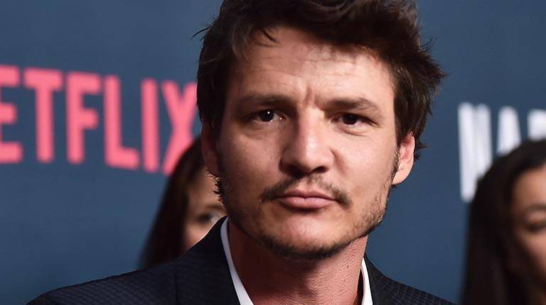 El actor Pedro Pascal en medio de una premier por el estreno de la segunda temporada de la serie Narcos, la cual lo catapultó a la fama.