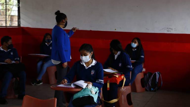 Inicia el retorno voluntario a clases presenciales; Ministerio de Educación explica proceso