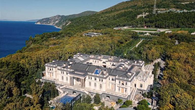 Así es el suntuoso palacio que le atribuyen al presidente de Rusia