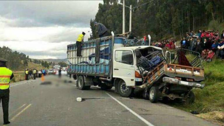 Dos accidentes de tránsito en Chimborazo dejan 18 muertos