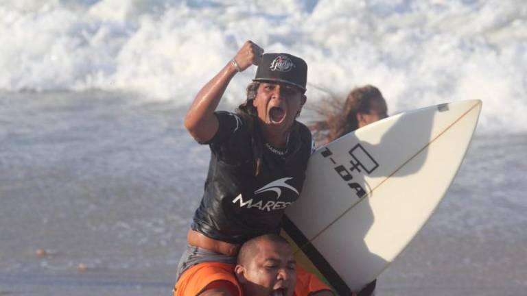 Campeona de surf muere alcanzada por un rayo en Brasil