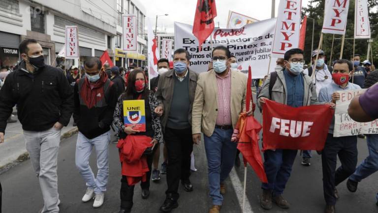 Un millar de manifestantes marchan en Quito en protesta contra Lasso