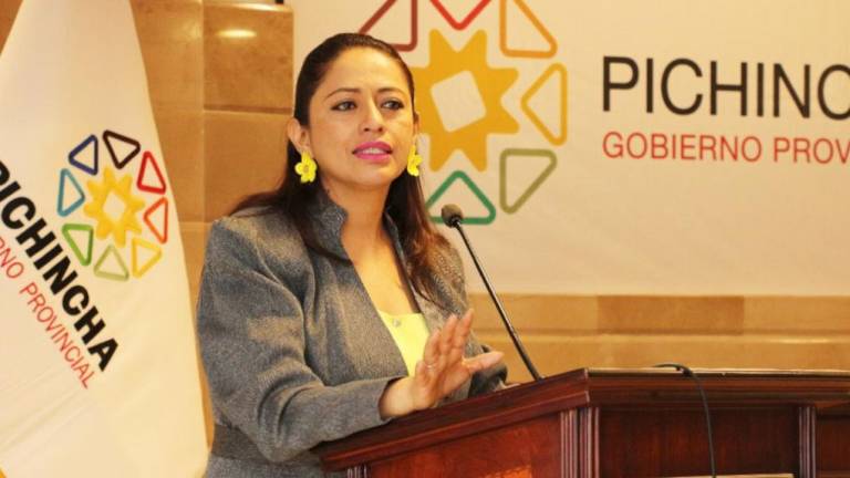 Empleados denuncian represalias para apoyar a Paola Pabón; Prefectura de Pichincha desmiente comunicado