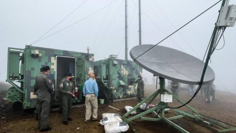 El exministro de Defensa, Luis Hernández, corroboró los daños del radar ubicado en el Cerro Montecristi.