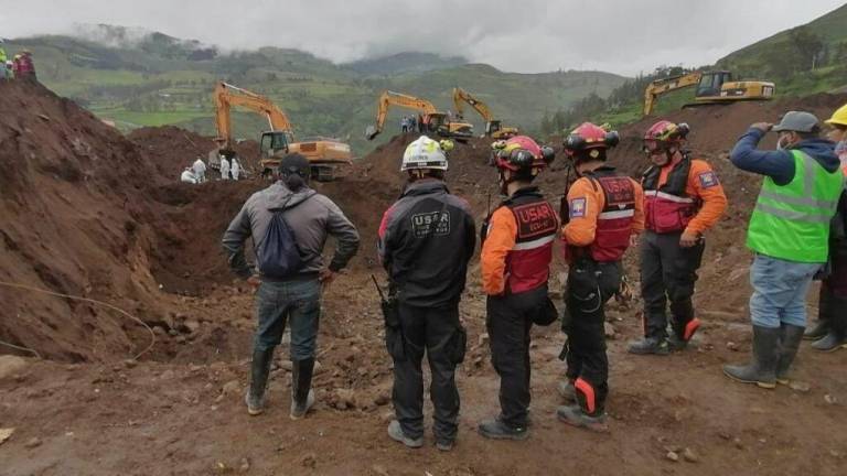 Asciende a 48 la cifra de muertos por gran deslizamiento de tierra en Alausí