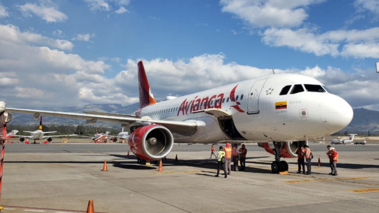 Aterriza en Quito primer vuelo desde Bogotá en época de pandemia