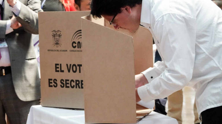 Ecuador, un país indeciso llega a las urnas clamando empleo y políticas anticorrupción