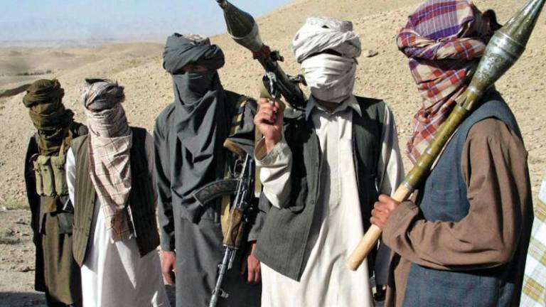 Talibanes paquistaníes lanzan amenaza contra periodistas por llamarlos terroristas