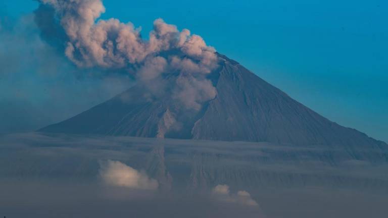 Reportan caída de ceniza por actividad del volcán Sangay
