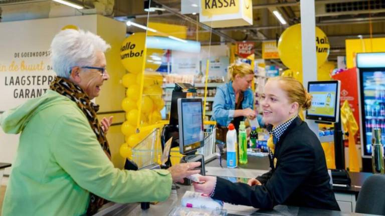 Cajas lentas, la iniciativa que busca combatir la soledad de los adultos mayores