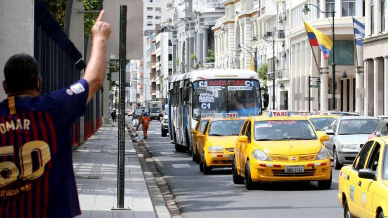 Video registra agresión de un funcionario de la Defensoría Pública contra un taxista, en el centro de Guayaquil