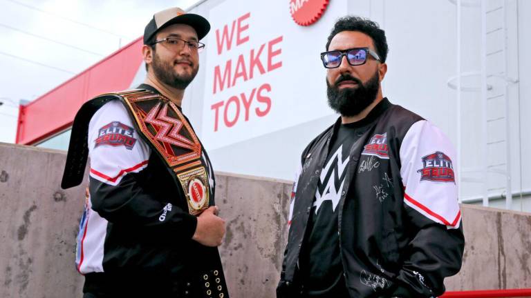 Dos diseñadores latinoamericanos dentro de la producción de figuras de lucha libre de WWE
