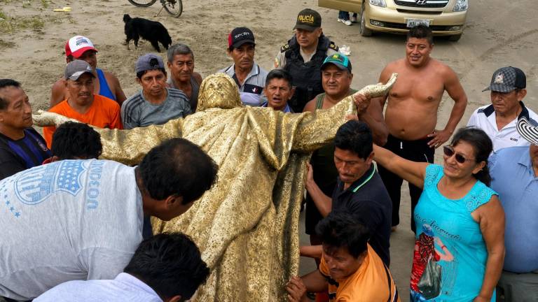 El mar devolvió un Cristo a Palmar: pescadores rescatan escultura y la comuna logra conservarla