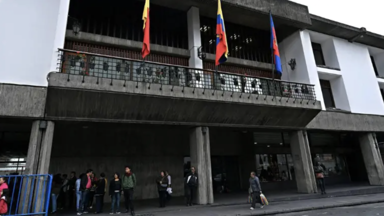 Escándalo sacude al Municipio de Quito.